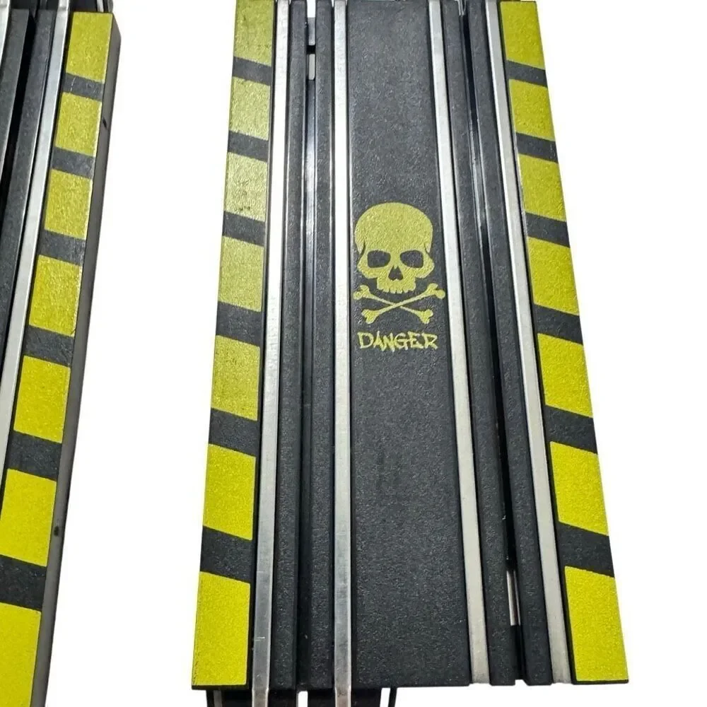 Micro Scalextric Batman Vs Joker Skull and Crossbones C Track 3x ML-32996